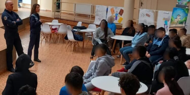 Activitate a polițiștilor de prevenire și informare a elevilor din cadrul Școlii Gimnaziale ”Anton Pann”