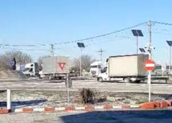 Protest al șoferilor împotriva creșterii RCA și a taxei pe gunoi pentru transportatori