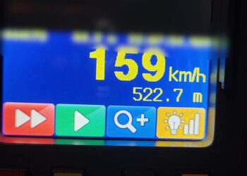 A apăsat prea tare pedala de accelerație și s-a ales cu permisul suspendat, dar și cu o amendă