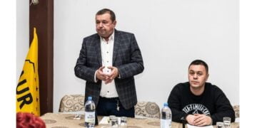 Florin Cîrligea, ai curaj să nu vii mâine cu lumânare la PSD? Vezi că e slujbă de înmormântare, nu veni cu lumânări de cununie!