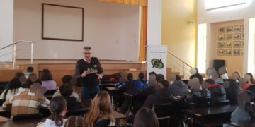 ”Consumul de droguri ne privește pe toți!”, campanie derulată de specialiștii antidrog din Brăila la Colegiului Național ”Ana Aslan”