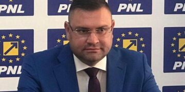 Consilierul PNL Alexandru Bucălău consideră că președintele CJ aruncă banii publici în vânt continuând procesul cu caricaturistul Costel Pătrășcan