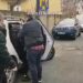 Reținuți de polițiști după l-ar fi scos cu forța din autovehicul pe un tânăr și l-ar fi lovit în zona corpului