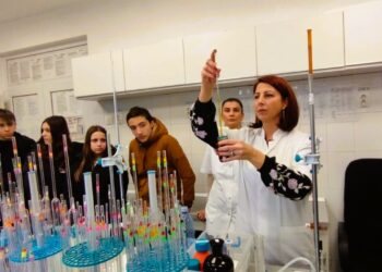 Elevi de la Școala Gimnazială „Mihai Viteazul” au vizitat Laboratorul CUP ”Dunărea” Brăila