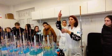 Elevi de la Școala Gimnazială „Mihai Viteazul” au vizitat Laboratorul CUP ”Dunărea” Brăila