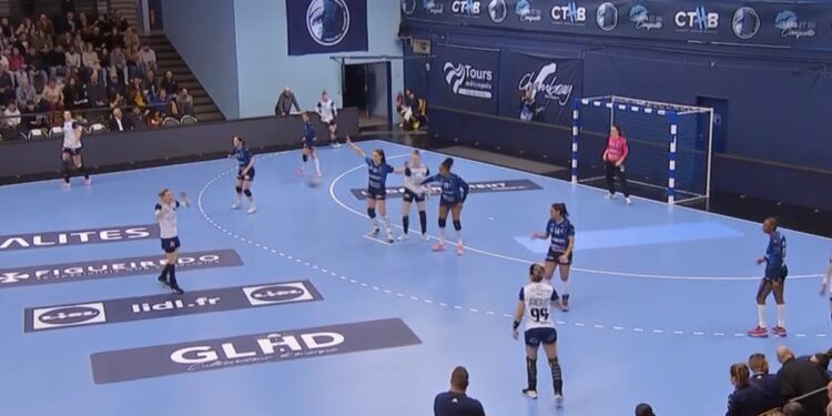 HC Dunărea a câștigat ultimul meci din grupa B, 24-19, în deplasare, cu Chambray Touraine Handball