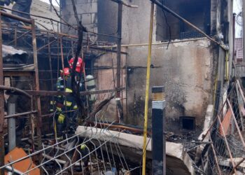 Trei persoane cu arsuri grave după un incendiu pornit de la o butelie GPL aflată într-o gospodărie din municipiul Buzău