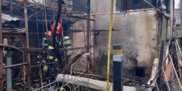 Trei persoane cu arsuri grave după un incendiu pornit de la o butelie GPL aflată într-o gospodărie din municipiul Buzău