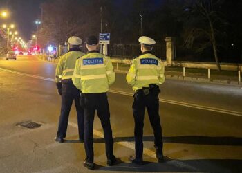 S-a dat drept polițist și le-a furat banii unor cetățeni străini pe care i-a oprit în trafic