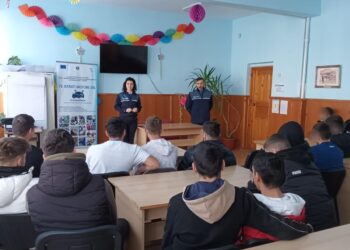 Întâlnire a polițiștilor de la Biroul Siguranța Școlară și Biroul Proximitate cu elevi ai Liceului Tehnologic ”Panait Istrati” Brăila