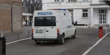 Un tânăr gălățean de 17 ani a fost arestat la domiciliu după ce a deposedat prin violență de suma de 10 lei pe un minor de 13 ani