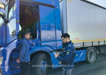 Cu polițe de asigurare obligatorie false atât pentru automarfar cât și pentru semiremorca tractată, la efectuarea de operațiuni comerciale în Zona Liberă Brăila