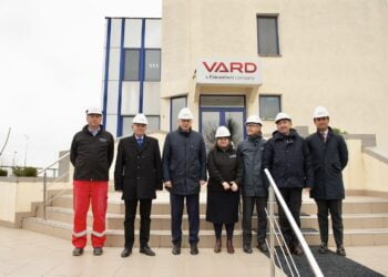 Mircea Geoană a vizitat Șantierul Naval VARD Brăila şi a mers apoi la Universitatea Danubius din Galaţi unde şi-a lansat cartea „Bătălia pentru viitorul României. Gândurile unui român la vârful NATO”