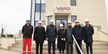 Mircea Geoană a vizitat Șantierul Naval VARD Brăila şi a mers apoi la Universitatea Danubius din Galaţi unde şi-a lansat cartea „Bătălia pentru viitorul României. Gândurile unui român la vârful NATO”