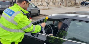 Flori pregătite de polițiști pentru participantele la trafic