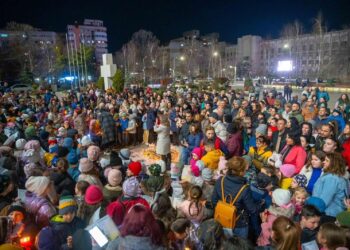 Nou record Cantus Mundi: 32.000 de participanți la Ora Pământului. 460 de copii care au susținut momente muzicale în fața Palatului Administrativ din Brăila și la Monumentul Eroilor din localitatea Jirlău