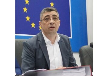Franciscanule, pe tine nu te deranjează că Dragomir râde când Popa vă ia primarii, viceprimarii și consilierii locali?