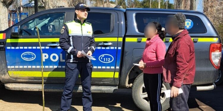 Acțiune de informare a deținătorilor de animale de companie desfășurate de polițiști în comuna Vișani