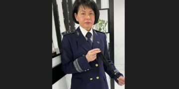 O polițistă care își desfășoară activitatea la Inspectoratul General pentru Imigrări donează periodic păr pentru femeile diagnosticate cu afecțiuni oncologice