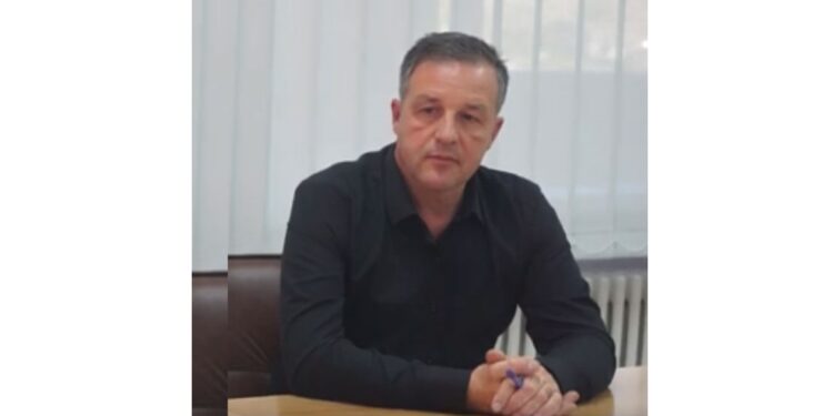 Pe Dragomir îl dezgustă cuvântul „ciordit”, dar nu-l dezgustă faptul că Priceputu „a ciordit 1,6 milioane lei”, după cum zice Popa. Și nu l-au dezgustat nici obscenitățile Paraziților, pe care le-a plătit cu bani publici