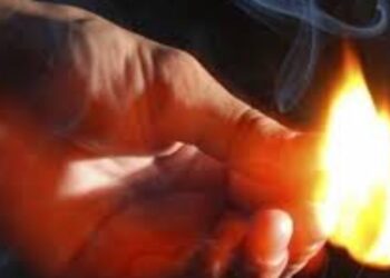 Hoțul piroman. După ce sustrăgea bunuri din locuințele unor consăteni dădea foc locației pentru a-și șterge urmele