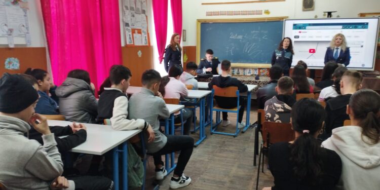 Activități preventive la unități de învățământ din localitățile Șuțești și Gropeni, înscrise în proiectele „Școala Siguranței Tedi” și „Fără discriminare”