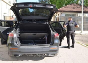 Autoturism de lux furat din Regatul Unit, descoperit de polițiștii de frontieră la scurt timp de la introducerea semnalării