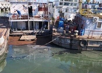 Armator din Insulele Marshall sancționat de Garda de Mediu Brăila pentru contaminarea apei din Dunăre cu hidrocarburi de tipul ulei uzat