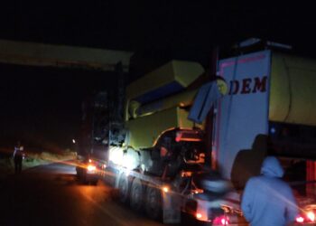 Un autocamion a lovit limitatorul de înălțime de pe DN2B, la intrarea în localitatea Lacu Sărat