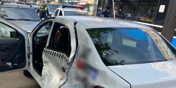 Un taximetrist a uitat că pe Bulevardul Dorobanților mai circulă și tramvaiul