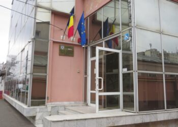 AJOFM acordă prima de încadrare şi prima de instalare pentru șomerii care se angajează într-o localitate situată la o distanţă mai mare de 15 km de localitatea în care îşi au domiciliul sau reşedinţa