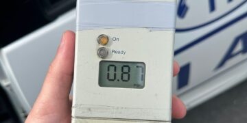 Alcoolul i-a dat curaj să se urce la volan deși avea permisul anulat