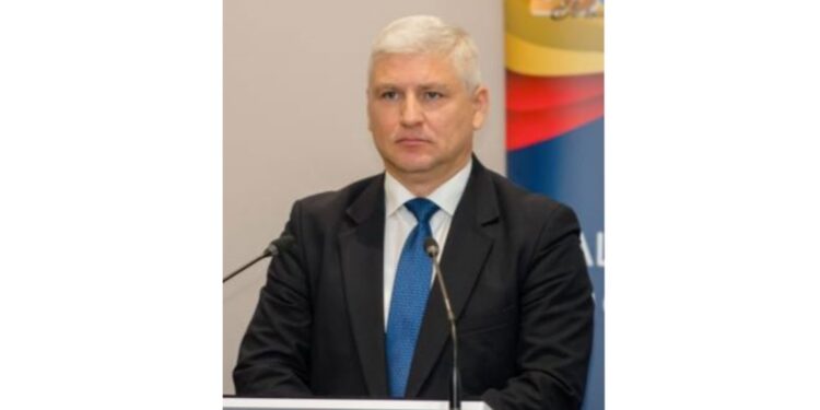 Dobrescu (PNL) declară că a cheltui bani publici pentru a cumpăra căprioare şi cerbi în Parcul Monument este „o sfidare la adresa celor care fac eforturi pentru a-şi plăti dările către stat”