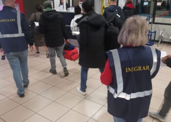 Polițiștii de imigrări din cadrul Centrului de Cazare a Străinilor luați în Custodie Publică Otopeni au desfășurat, săptămâna trecută, patru misiuni de îndepărtare sub escortă