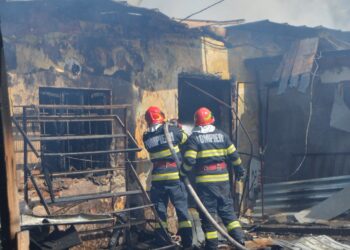 Incendiu la un depozit de fructe de pe strada Mihai Bravu din municipiul Brăila