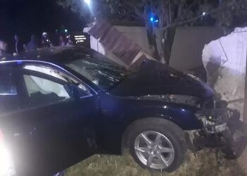 Înregistrat de radar cu 163 km/h pe raza localității Șuțești. Tânărul din Ianca n-a oprit la semnalul polițiștilor și s-a oprit în gardul unui imobil