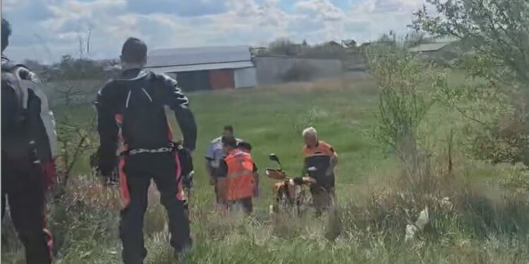 Un brăilean de 18 ani s-a răsturnat cu motocicleta pe câmp, pe DN10, în județul Buzău