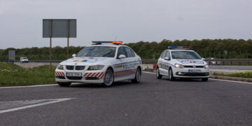 Dosar penal și 20.000 de lei amendă pentru un șofer de TIR din Brăila, care conducea, cu documente false, un camion supraîncărcat cu materiale de construcții