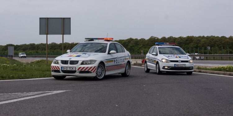 Dosar penal și 20.000 de lei amendă pentru un șofer de TIR din Brăila, care conducea, cu documente false, un camion supraîncărcat cu materiale de construcții