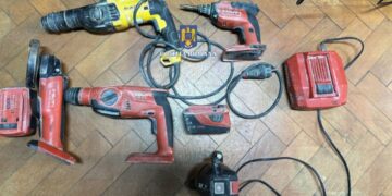 Arestat la domiciliu după ce a furat dintr-un imobil nelocuit mai multe scule electrice