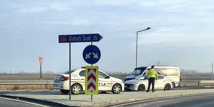 Un șofer gălățean a vrut să traverseze Podul peste Dunăre, dar pe sensul opus de mers. A fost oprit de polițiști înainte de a se produce vreun eveniment rutier