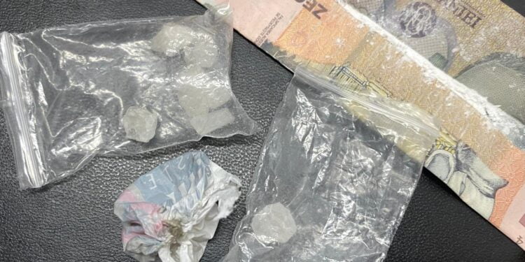 Doi tineri, de 24, respectiv 26 de ani, depistați de jandarmi având asupra lor substanțe posibil a avea efecte psihoactive