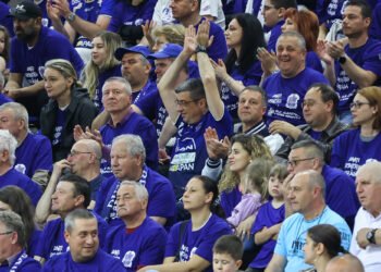 Dacă sărbătoarea HC Dunărea Brăila nu a fost cu iz politic, cum se explică prezența, în premieră în cei 8 ani de mandat, a lui Dragomir la acest meci de handbal care nu avea vreo miză pentru clubul din Brăila?