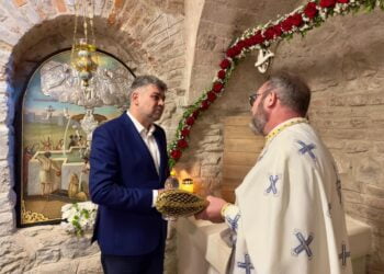 Politica și religia în anul electoral: ipocrizie sau credință manipulativă? 19 Politica și religia în anul electoral: ipocrizie sau credință manipulativă?