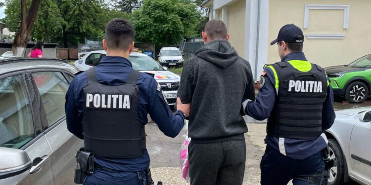 Brăilean arestat preventiv pentru încălcarea măsurilor dispuse prin ordinul de protecție, violare de domiciliu, violență în familie și distrugere.