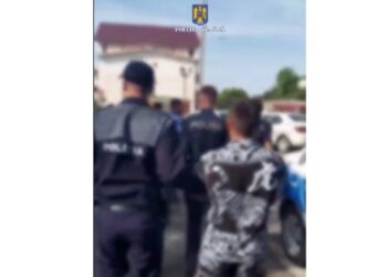 Trei bărbați din Cuza Vodă au fost reținuți de polițiști pentru săvârșirea infracțiunilor de lovirea, distrugere, tulburarea ordinii și liniștii publice, portul sau folosirea fără drept de obiecte periculoase