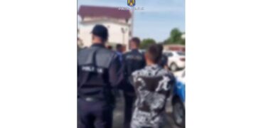 Trei bărbați din Cuza Vodă au fost reținuți de polițiști pentru săvârșirea infracțiunilor de lovirea, distrugere, tulburarea ordinii și liniștii publice, portul sau folosirea fără drept de obiecte periculoase