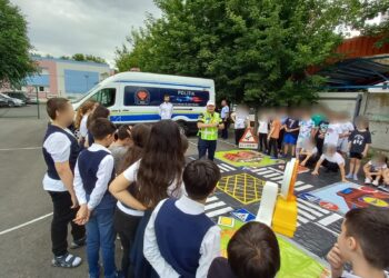 Activități de educație rutieră desfășurate de polițiști la Colegiul Național ”Ana Aslan” din Brăila