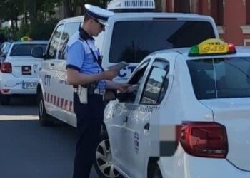 Un șofer de TAXI, cu permisul suspendat, își vedea în continuare de treabă