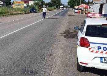 O persoană de 68 de ani a venit să voteze și a constatat că figura decedată în bazele de date. La o secție din municipiul Brăila, o persoană a introdus în urnă două buletine de vot pentru alegerea primarului